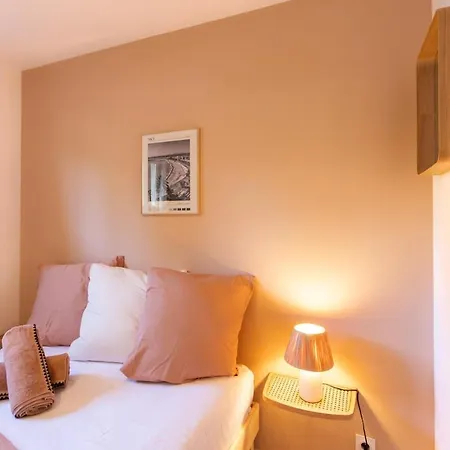 #41 Flat For 6, 3 Bdrs Parking Wifi 5mins Walk Tram T1 アパート ニース