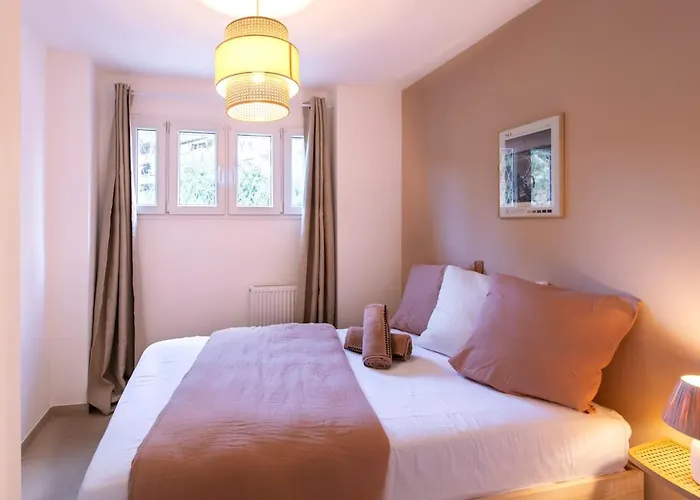 #41 Flat For 6, 3 Bdrs Parking Wifi 5mins Walk Tram T1