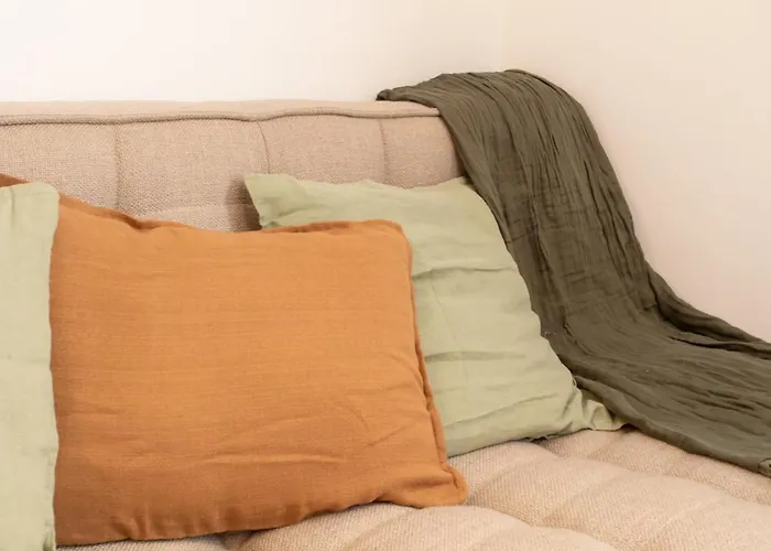 #41 Flat For 6, 3 Bdrs Parking Wifi 5mins Walk Tram T1 *