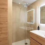 #41 Staywiz Us - Flat For 6, 3 Bdrs Parking Wifi 5mins Walk Tram T1