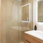#41 Staywiz Us - Flat For 6, 3 Bdrs Parking Wifi 5mins Walk Tram T1 *