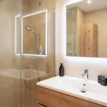 #41 Staywiz Us - Flat For 6, 3 Bdrs Parking Wifi 5mins Walk Tram T1 *