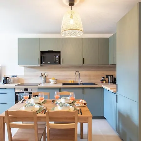 Apartment #41 Flat For 6, 3 Bdrs Parking Wifi 5mins Walk Tram T1
