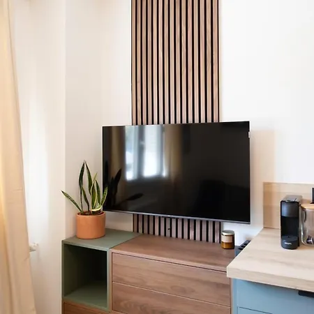 Apartment #41 Flat For 6, 3 Bdrs Parking Wifi 5mins Walk Tram T1 Nice