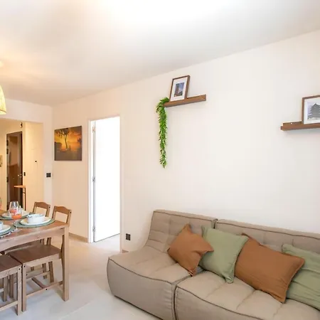 #41 Flat For 6, 3 Bdrs Parking Wifi 5mins Walk Tram T1