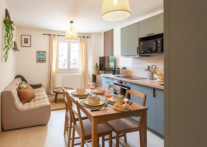 #41 Flat For 6, 3 Bdrs Parking Wifi 5mins Walk Tram T1