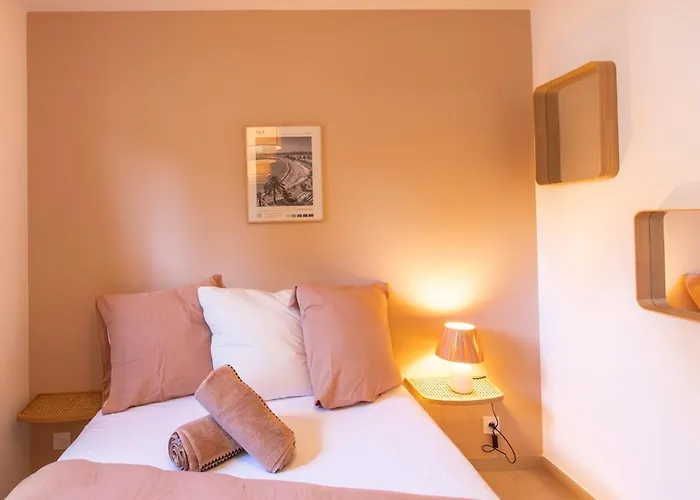 #41 Flat For 6, 3 Bdrs Parking Wifi 5mins Walk Tram T1 *