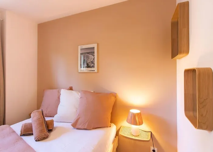 #41 Flat For 6, 3 Bdrs Parking Wifi 5mins Walk Tram T1 Apartamento Nice