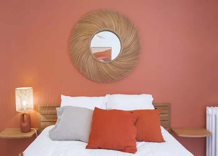 #41 Flat For 6, 3 Bdrs Parking Wifi 5mins Walk Tram T1 * Nice