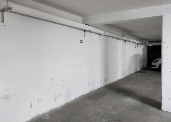 #41 Flat For 6, 3 Bdrs Parking Wifi 5mins Walk Tram T1 Apartamento *