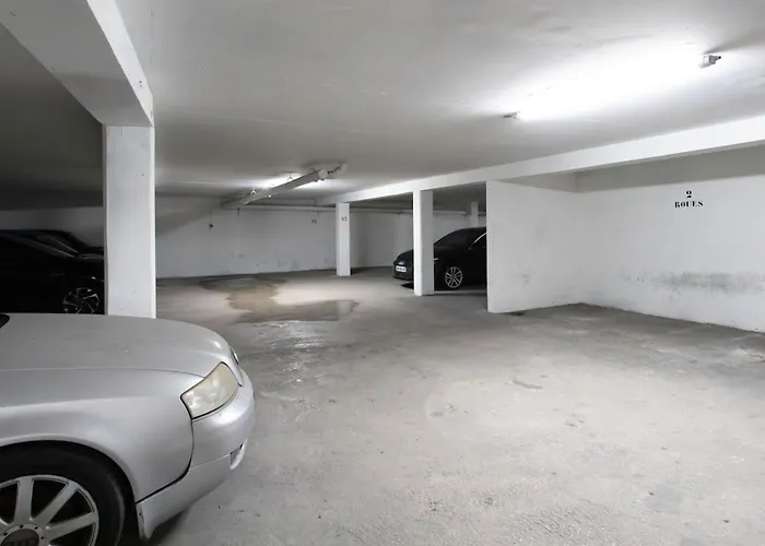 #41 Flat For 6, 3 Bdrs Parking Wifi 5mins Walk Tram T1 Apartamento Nice