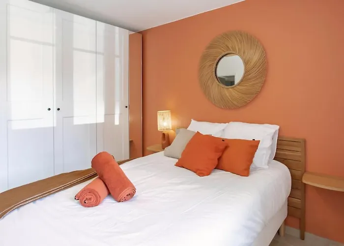 Apartamento #41 Flat For 6, 3 Bdrs Parking Wifi 5mins Walk Tram T1 *