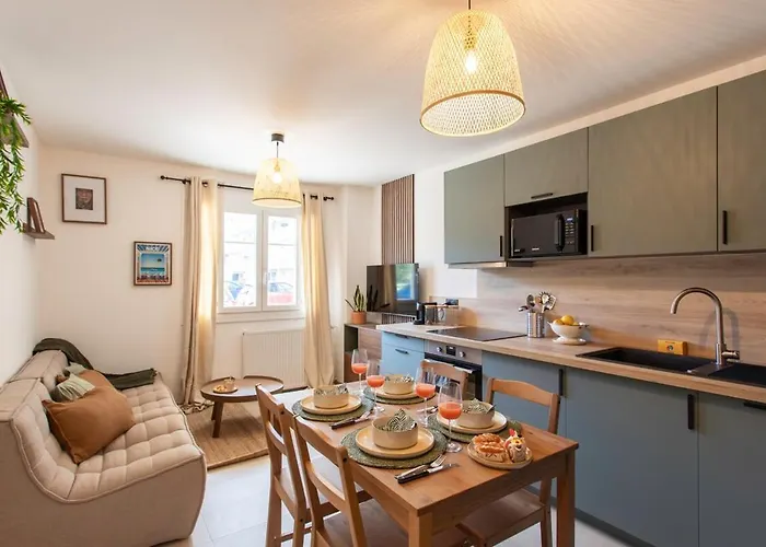 Apartamento #41 Flat For 6, 3 Bdrs Parking Wifi 5mins Walk Tram T1