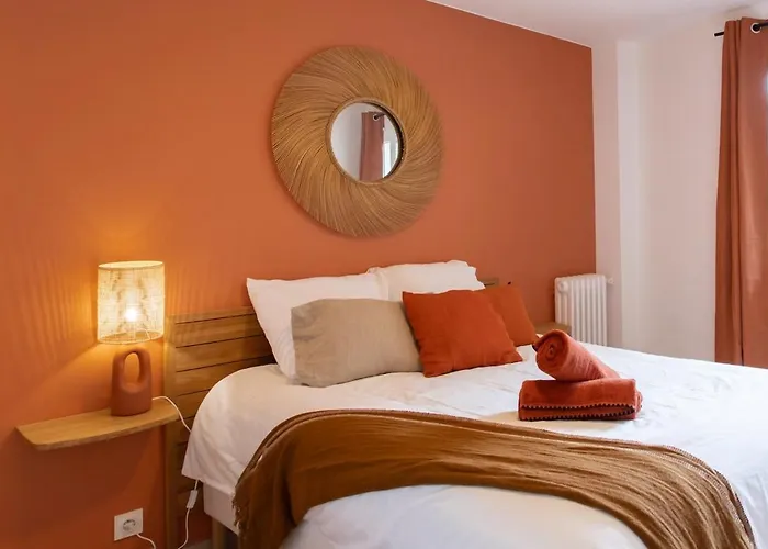 #41 Flat For 6, 3 Bdrs Parking Wifi 5mins Walk Tram T1 * Nice