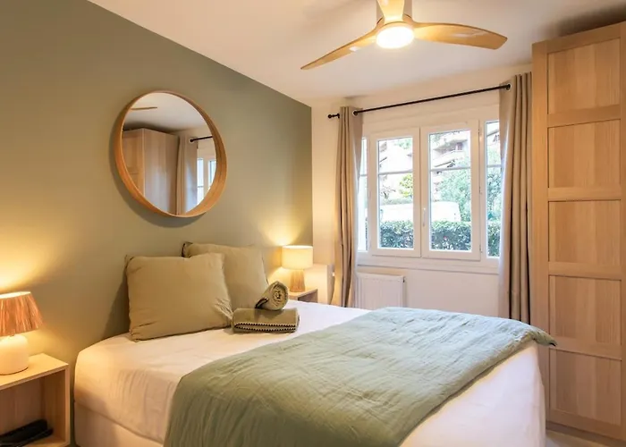 #41 Flat For 6, 3 Bdrs Parking Wifi 5mins Walk Tram T1 * Nice