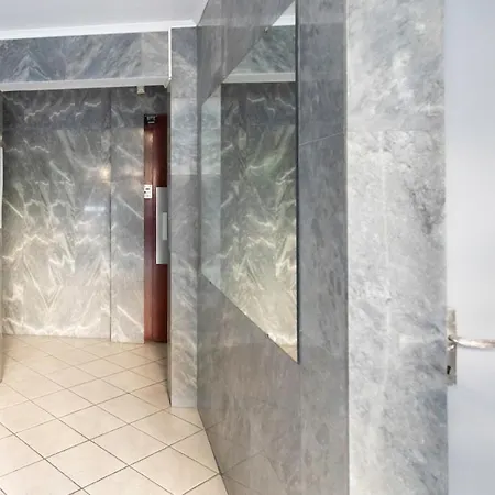 #41 Flat For 6, 3 Bdrs Parking Wifi 5mins Walk Tram T1 Apartament