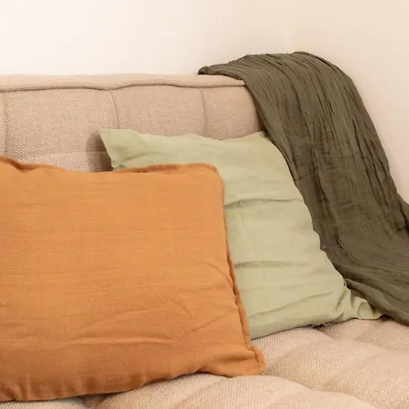 #41 Flat For 6, 3 Bdrs Parking Wifi 5mins Walk Tram T1 *